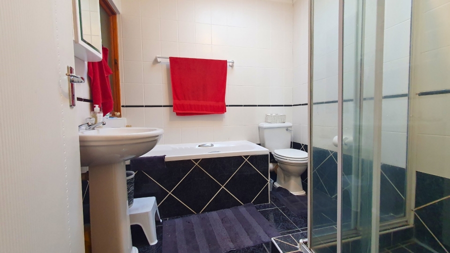 3 Bedroom Property for Sale in Heiderand Western Cape
